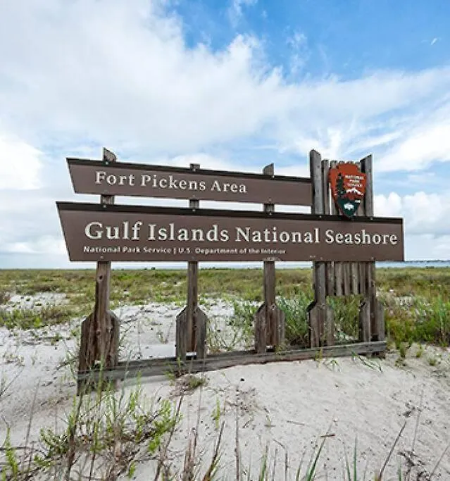 2 Bedroom Quaint Private Bungalow Nr Downtown & Beaches Pensacola 0*,  United States