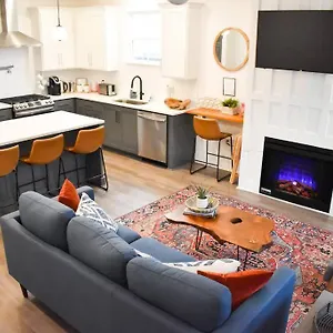  Holiday home The Aymara Boutique Spacious New Construction Dwtn